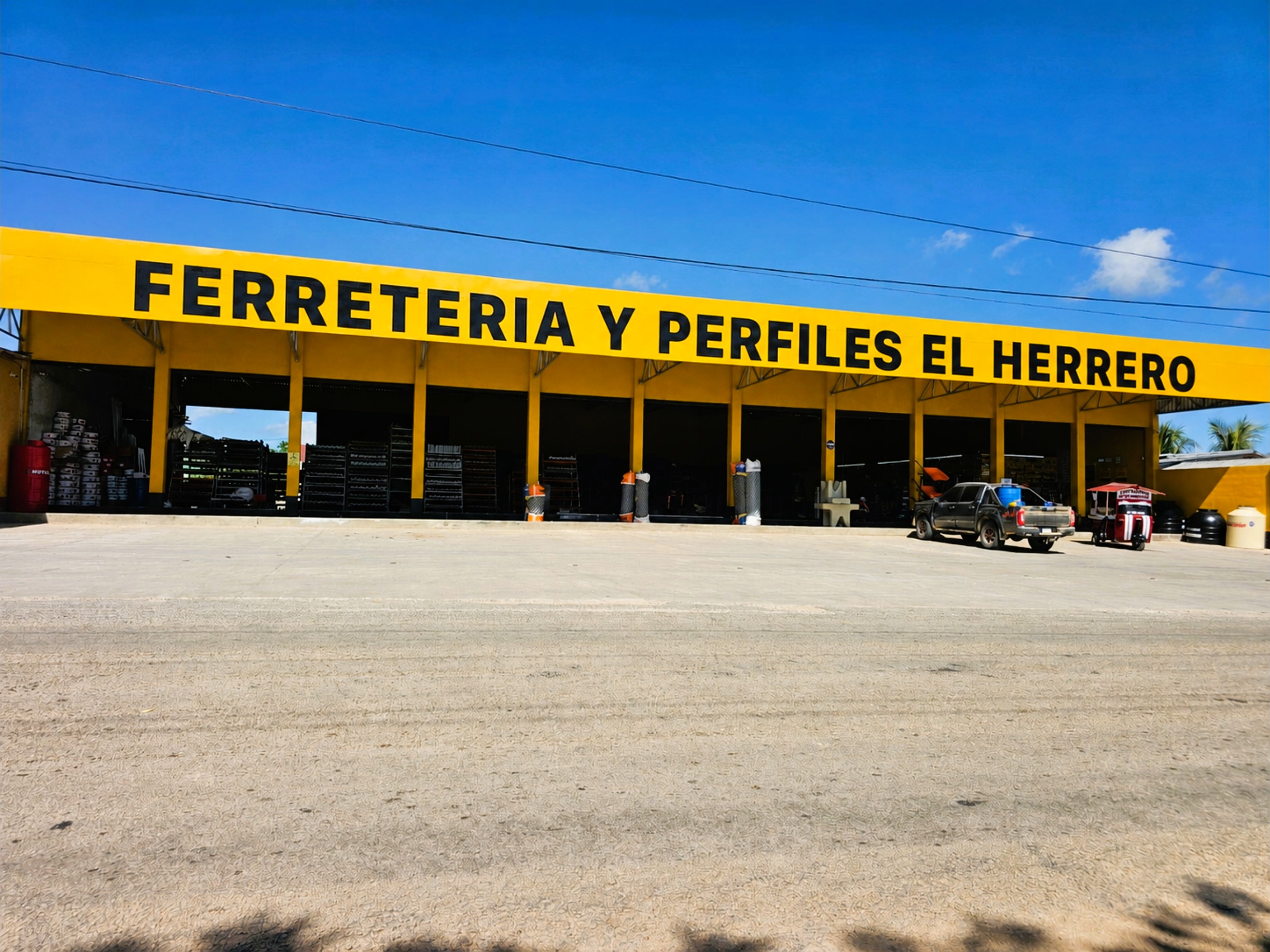 Fachada de sucursal El Naranjo