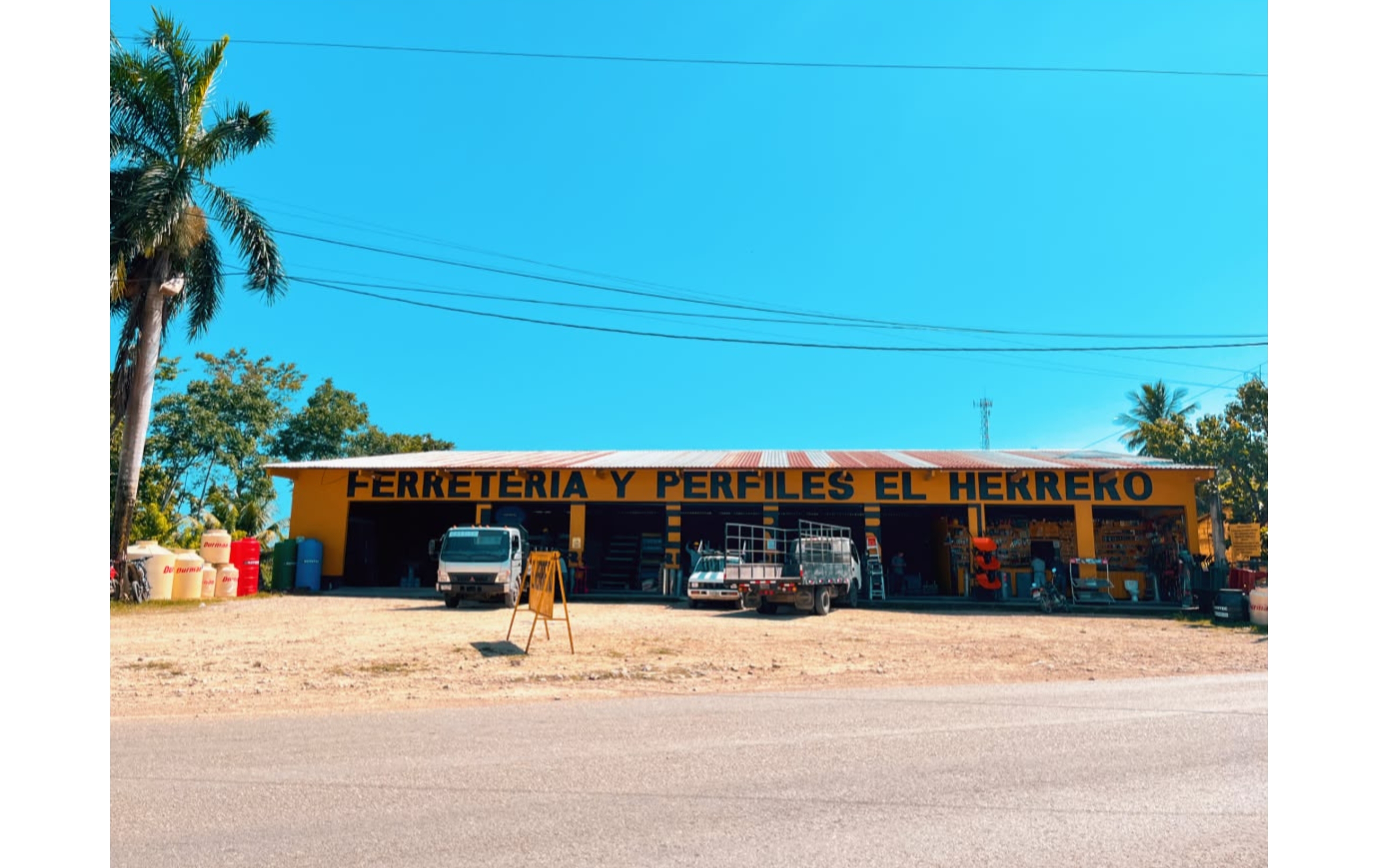 Fachada de sucursal Sayaxché